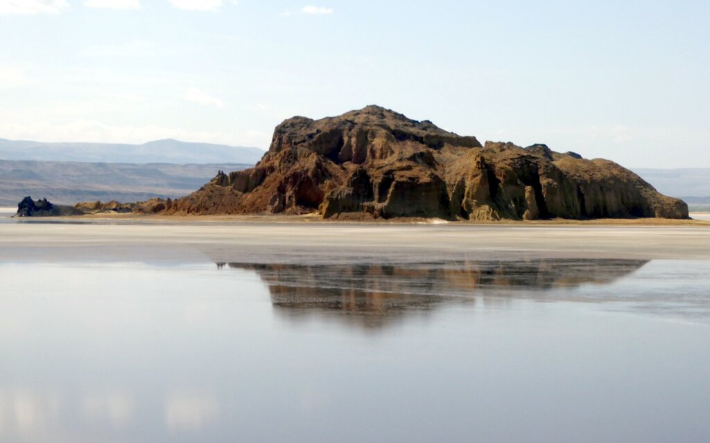 lake-logipi-island in suguta valley