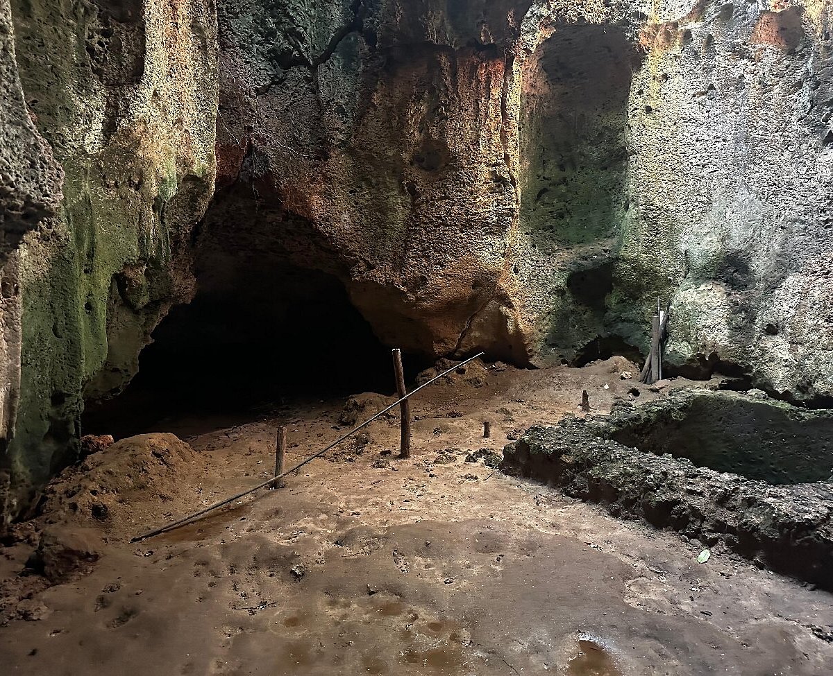 capture the best moment in shimoni caves 