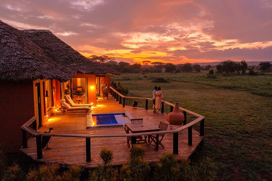 types of safari accommodation in Kenya, safari lodge