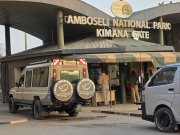 safari 4x4 land cruiser in Amboseli National park